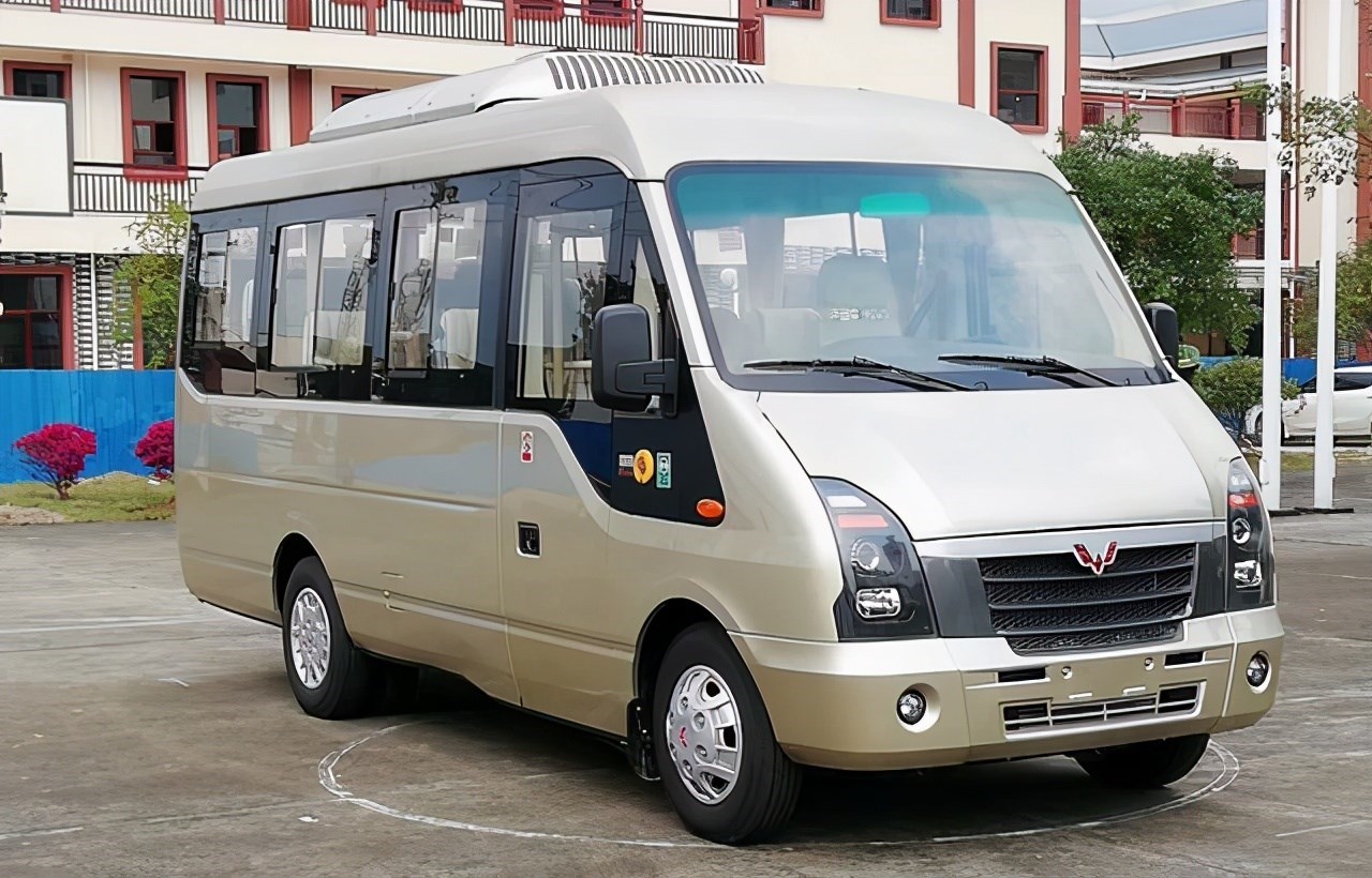 五菱s300实车曝光外观很帅气搭载24t柴油动力