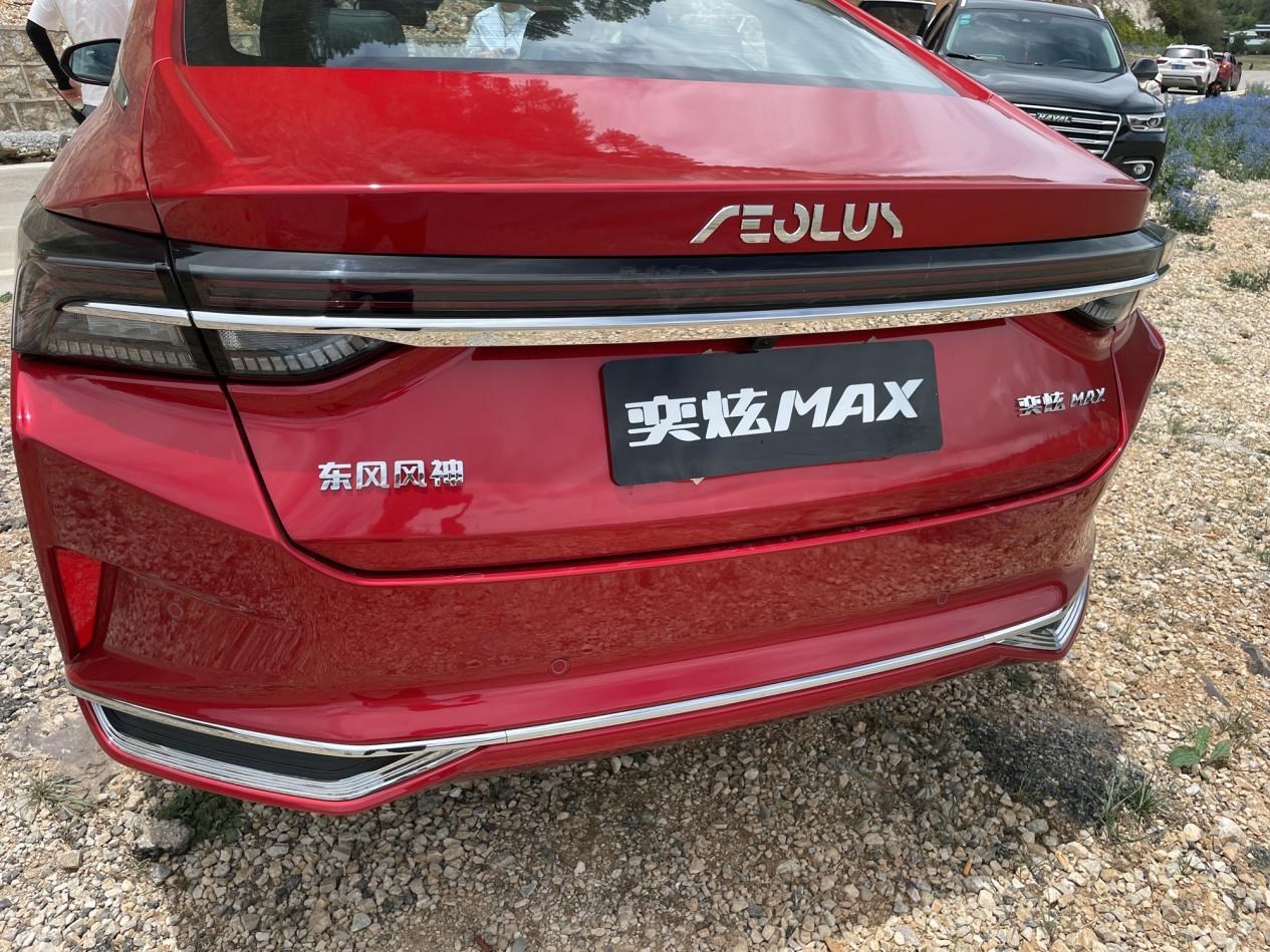 颜控们的新选择 抢先实拍东风风神奕炫max