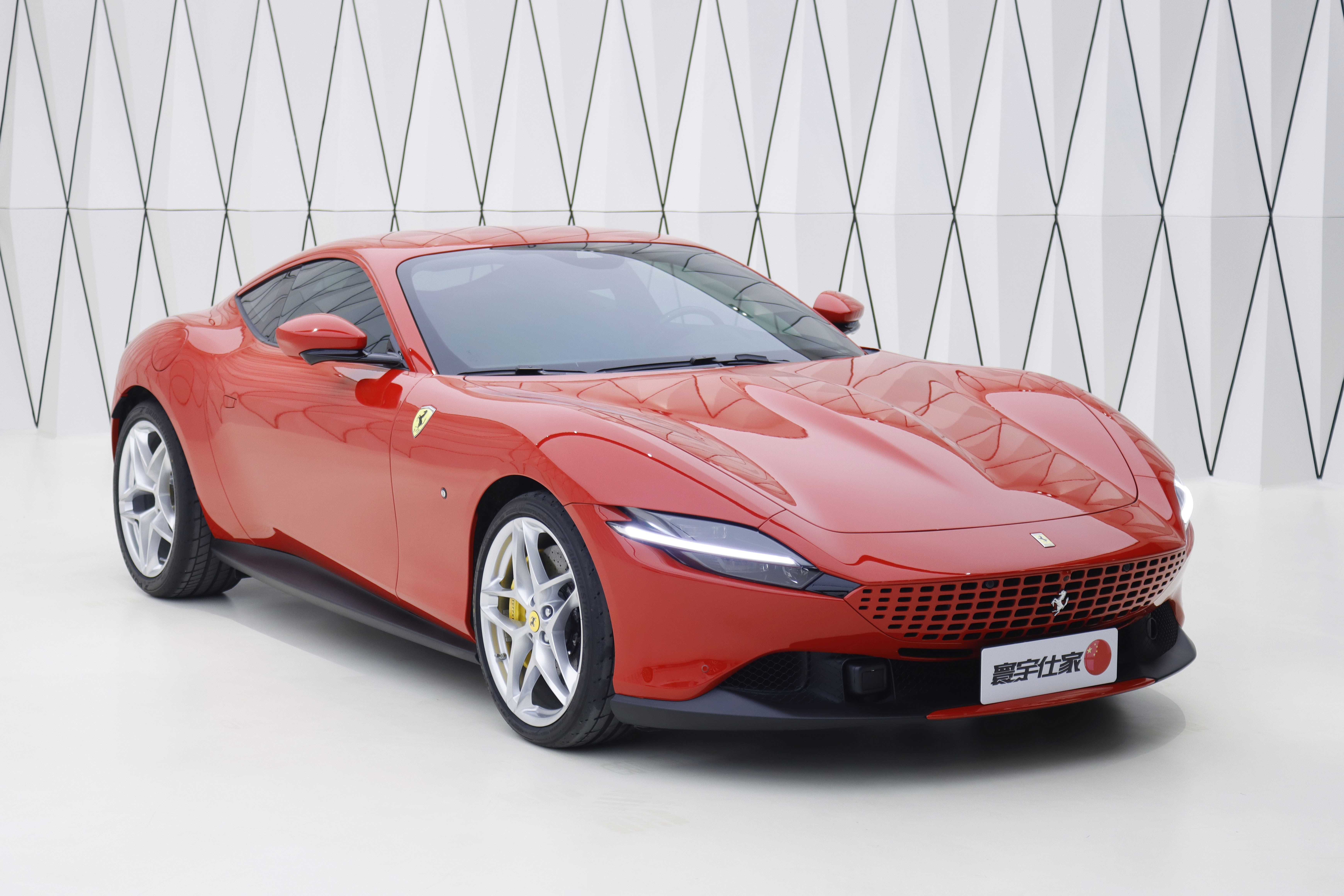 我们都爱法拉利入门版车型roma来袭最纯的血统