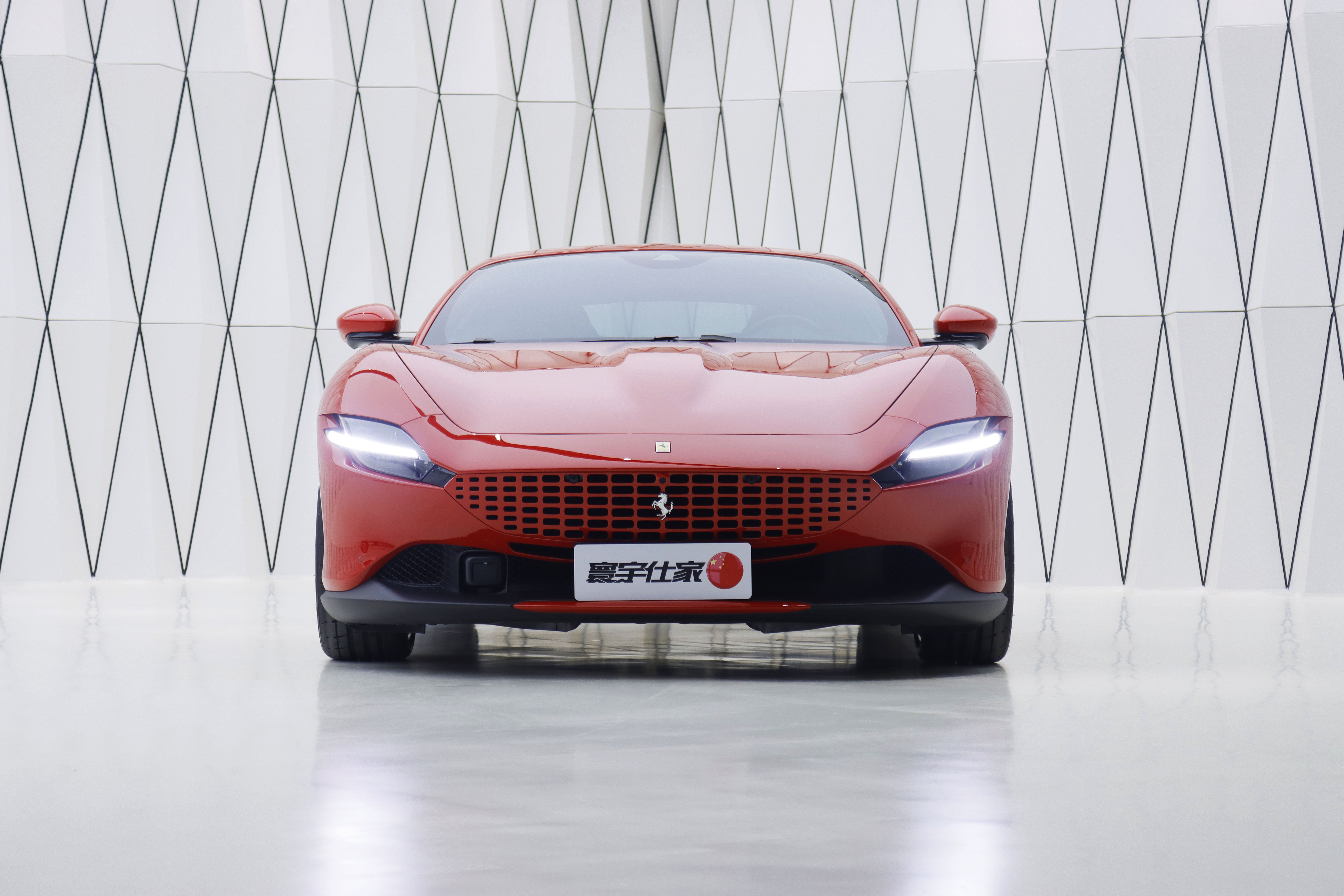 我们都爱法拉利入门版车型roma来袭最纯的血统