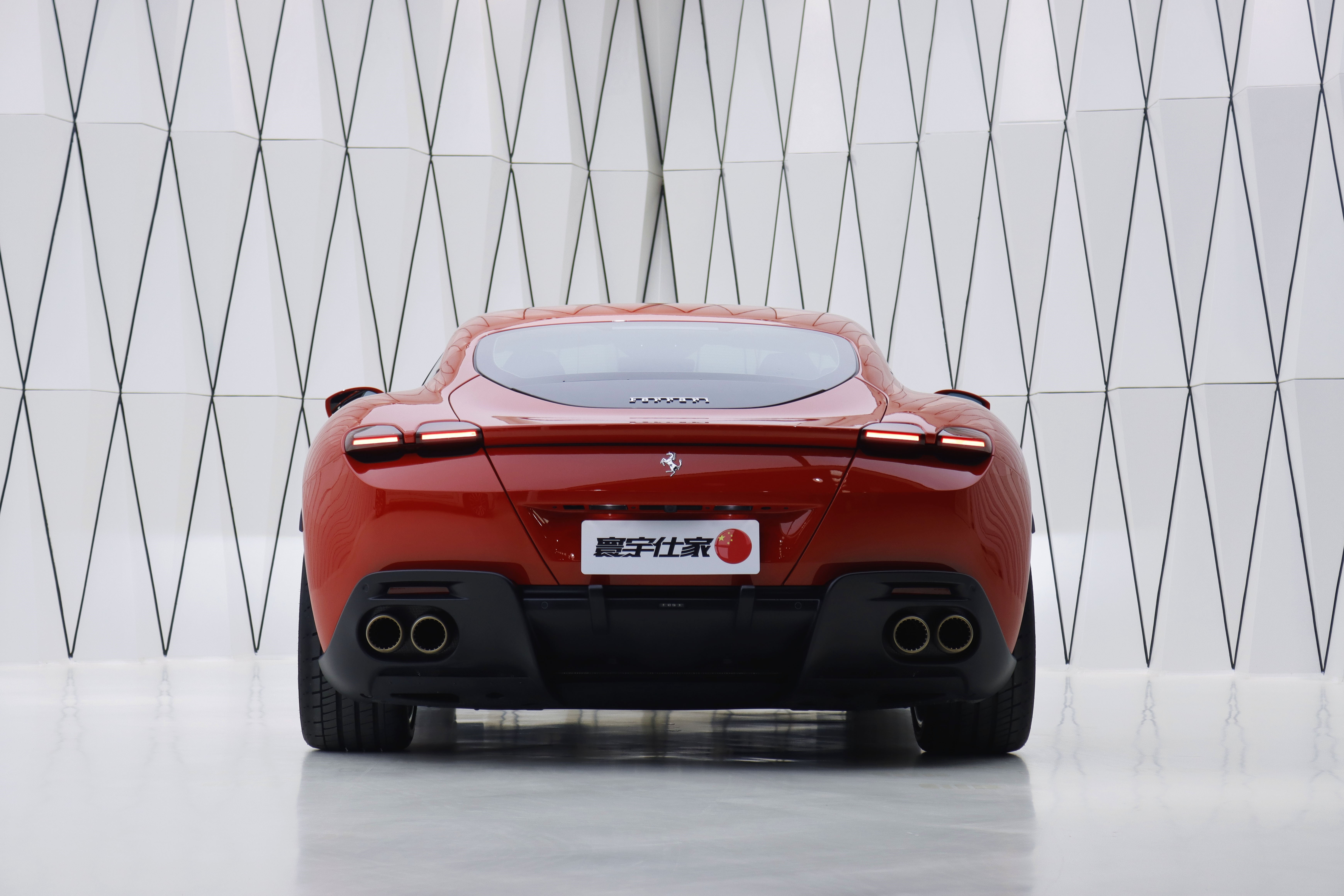 我们都爱法拉利入门版车型roma来袭最纯的血统