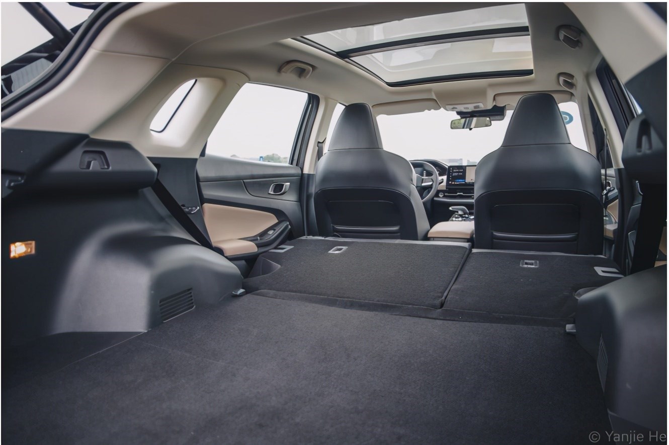 在内部乘坐空间方面,第二代长安cs55plus的表现依旧不错.